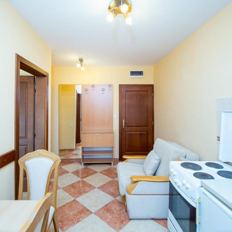Apartmani Becici - Apartment with Balcony - 5