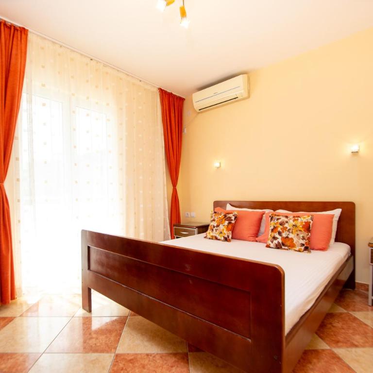 Apartmani Becici - Apartment with Balcony - 3