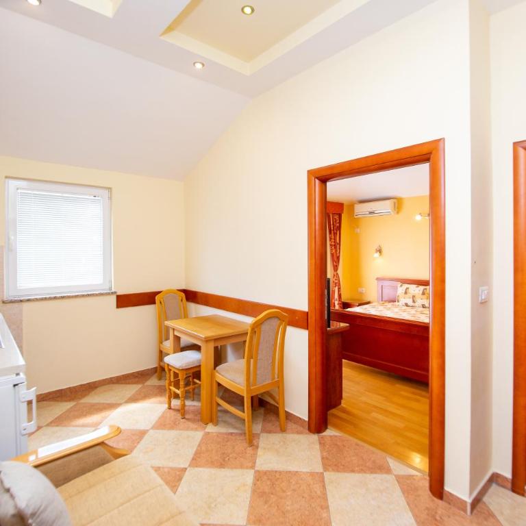 Apartmani Becici - Apartment - 6
