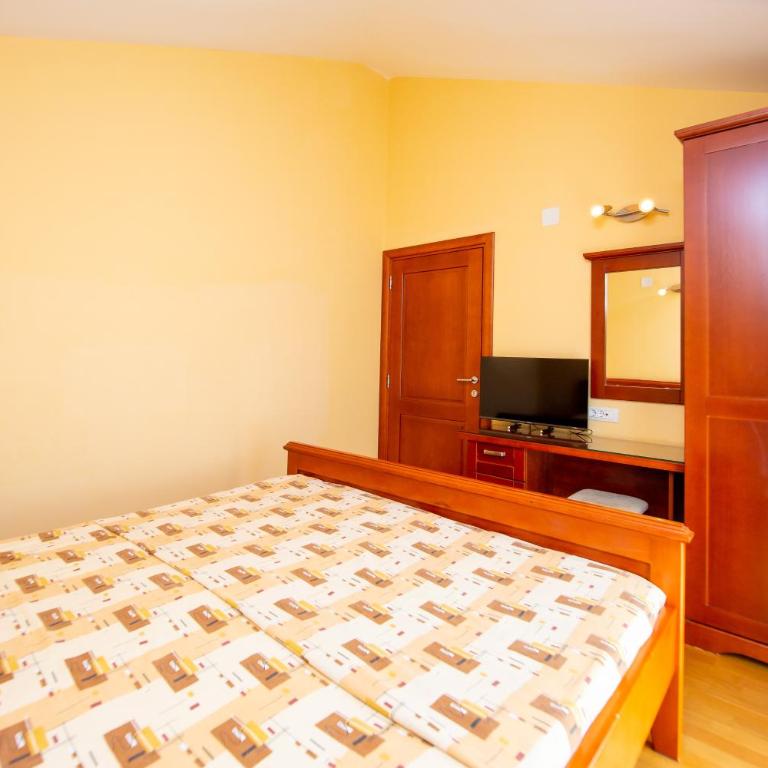 Apartmani Becici - Apartment - 4