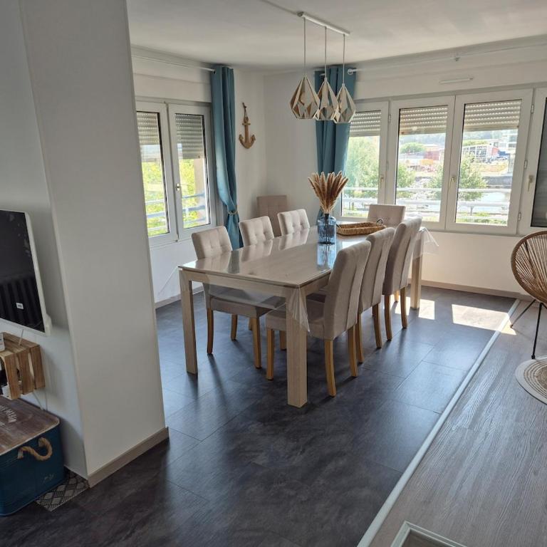 Grand appartement L'Hélice - Vue port- 4 Chambres - Four-Bedroom Apartment - 1