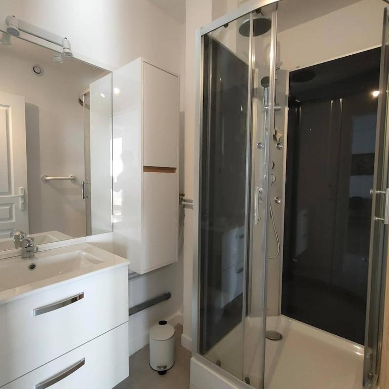 Grand appartement L'Hélice - Vue port- 4 Chambres - Four-Bedroom Apartment - 17