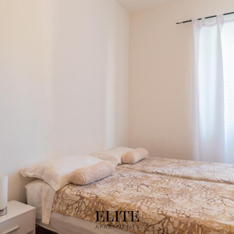 Luxury Oasis Apt Pool & Jacuzzi - Villa - 33