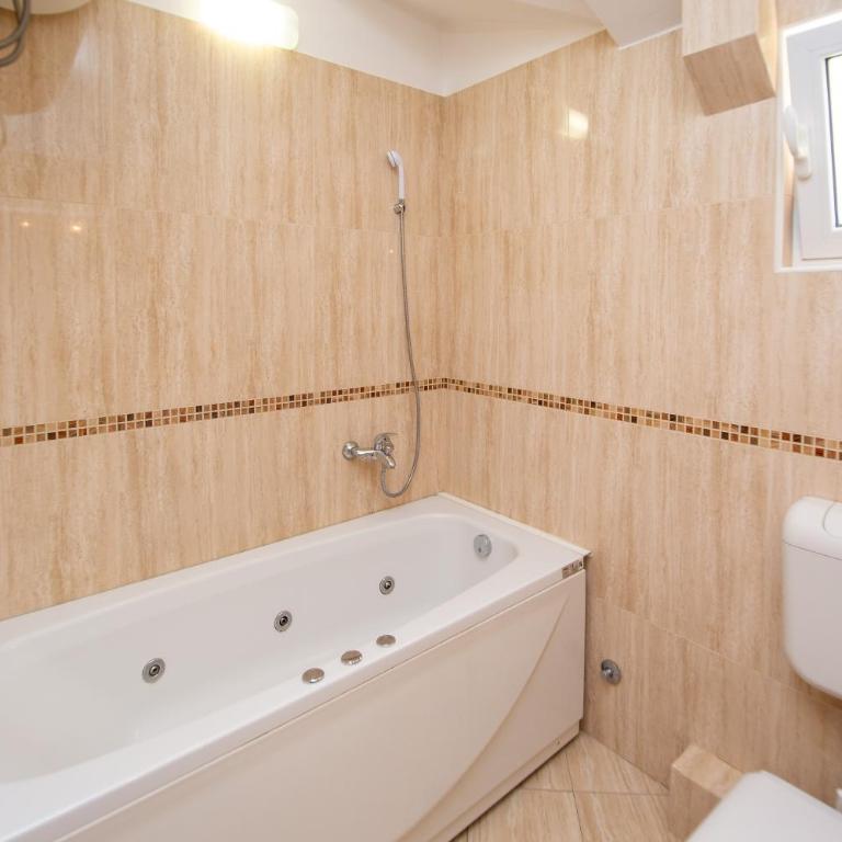 Apartmani Becici - One-Bedroom Apartment - 6