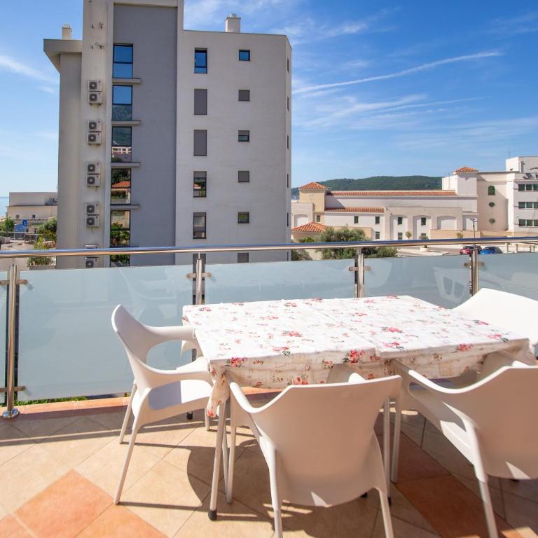 Apartmani Becici - One-Bedroom Apartment - 12