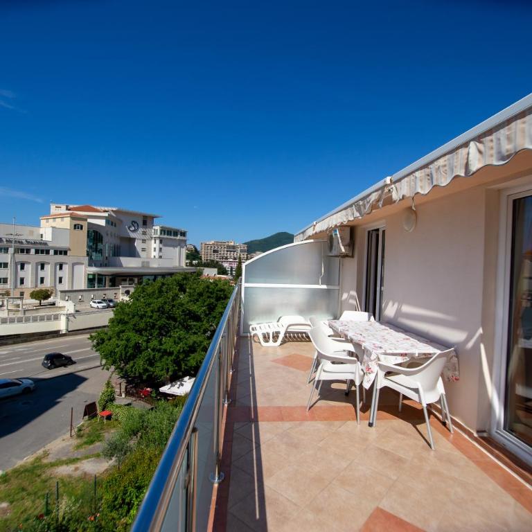 Apartmani Becici - One-Bedroom Apartment - 14