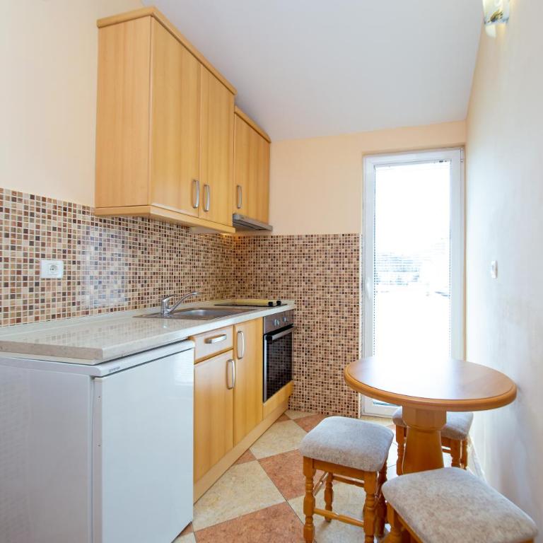 Apartmani Becici - One-Bedroom Apartment - 3