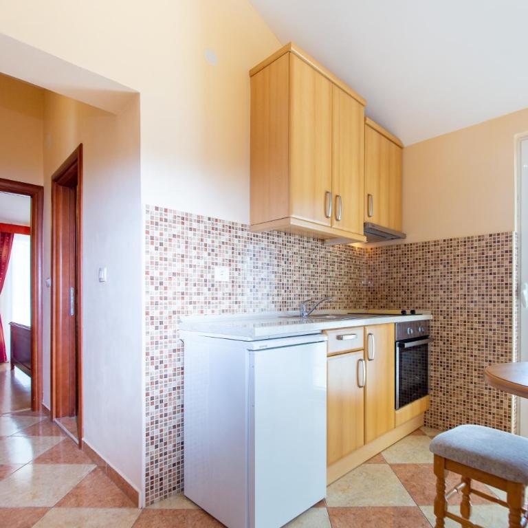 Apartmani Becici - One-Bedroom Apartment - 4