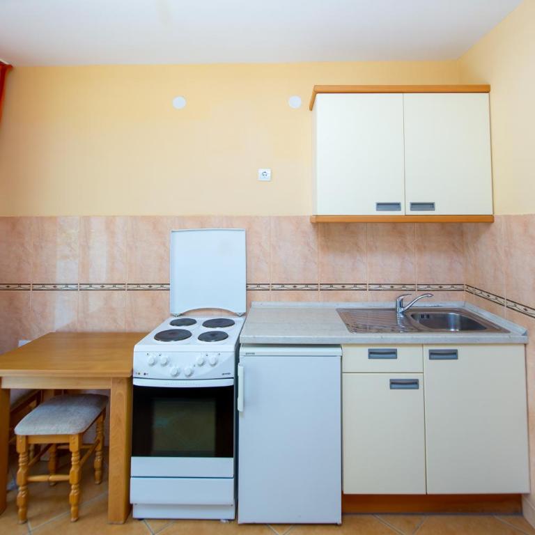Apartmani Becici - Studio with Garden View - 2