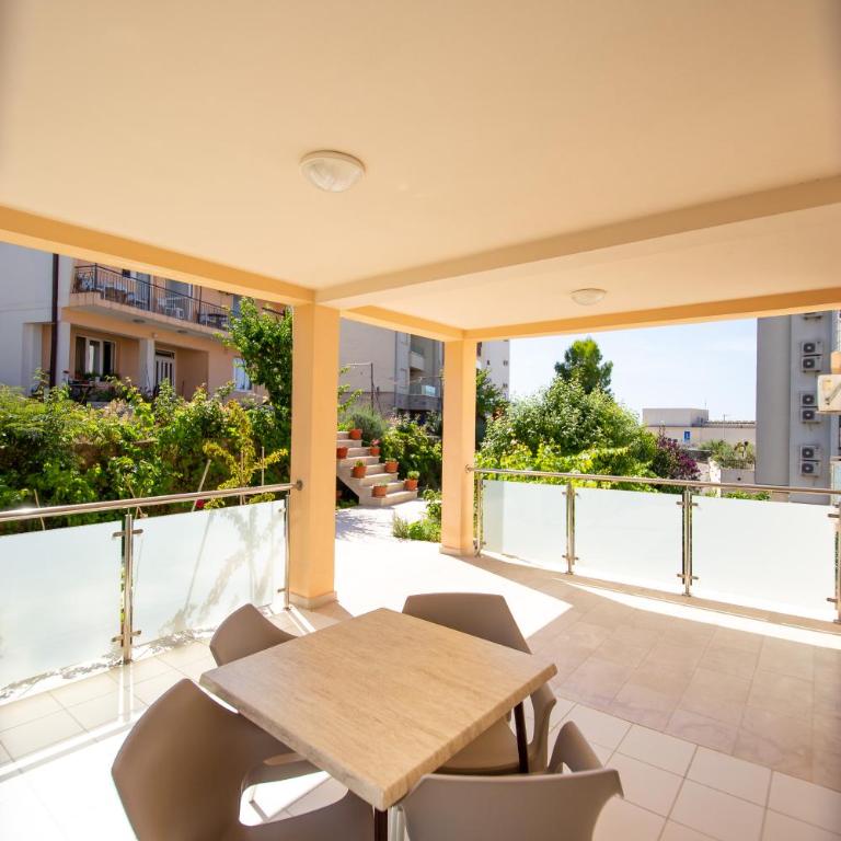 Apartmani Becici - Studio with Garden View - 1