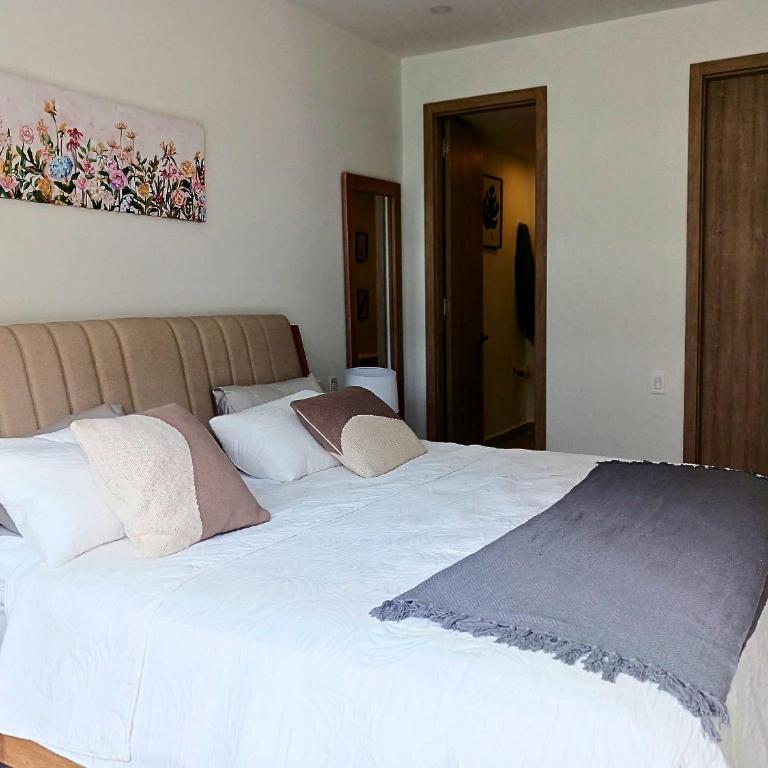 Luxurious Apartment with Private Pool and beach access - Apartment - 11