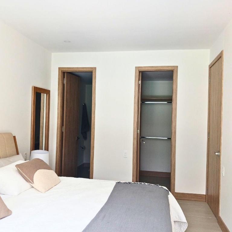 Luxurious Apartment with Private Pool and beach access - Apartment - 14