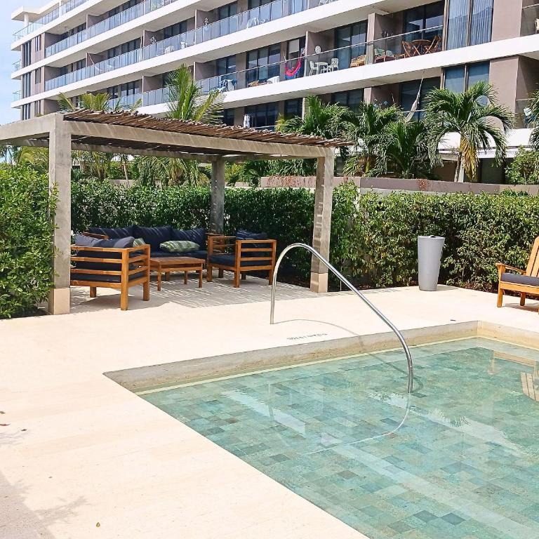 Luxurious Apartment with Private Pool and beach access - Apartment - 61