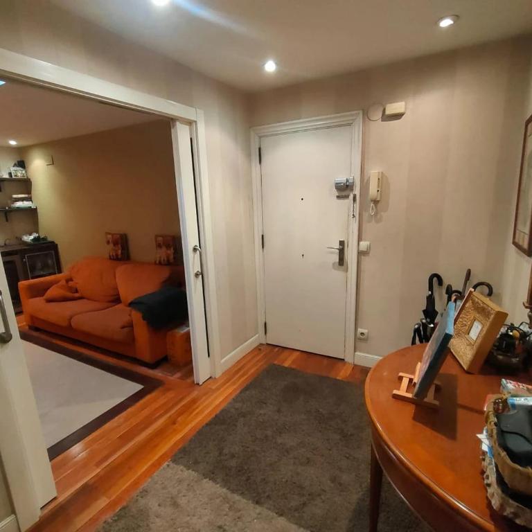 Amplio piso en el centro de Bilbao - Four-Bedroom Apartment with Balcony - 9