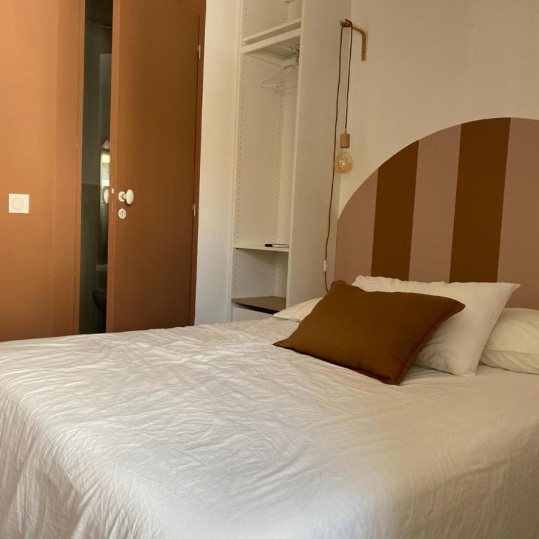 Maison de la Place, chambre Célestine et Alphonsine - Chambre Double avec Salle de Bains Privative - 3