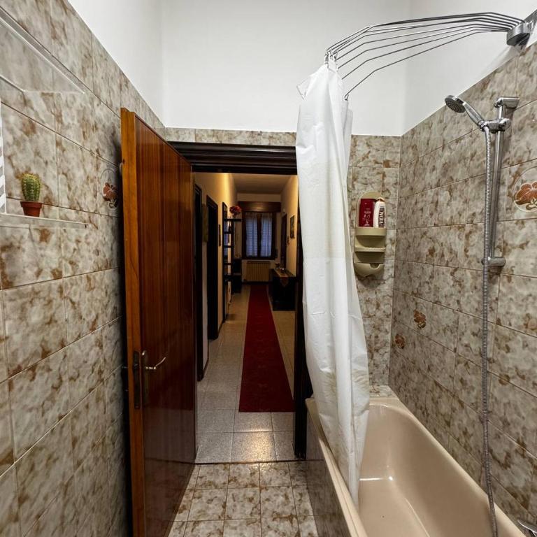 Casa Bella - Room 4 - Camera Matrimoniale con Bagno in Comune - 14