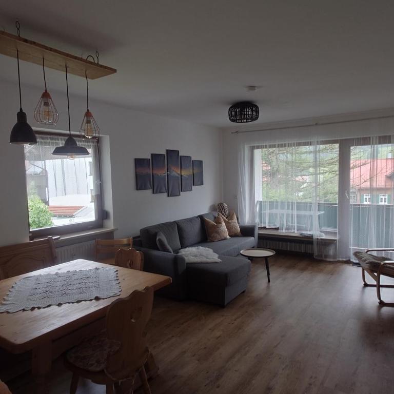 Hindelang Hideaway, Newly Renovated, Southern Balconies, Central Location - Apartment mit 1 Schlafzimmer, Balkon und Bergblick - 8