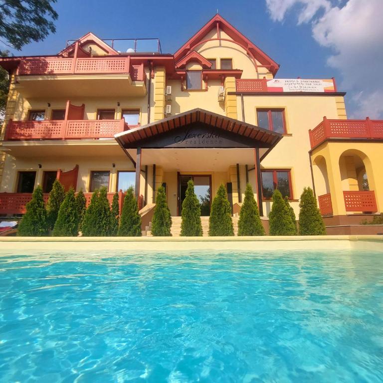 Pink Elephant - One-Bedroom Apartment - 1