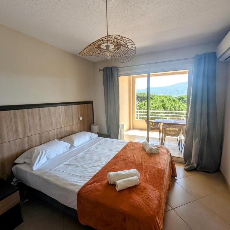 Apartment with pool view Salina Bay Porto-Vecchio - One-Bedroom Apartment - 2