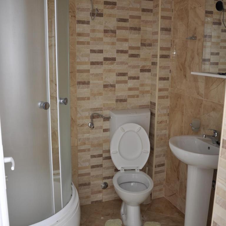 Apart Hotel S Lux - Apartman s 1 Spavaćom Sobom i Balkonom - 3