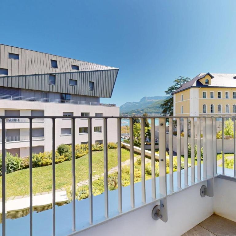 Côté Jardin joli T2 avec garage à 100m du lac - Apartamento - 18