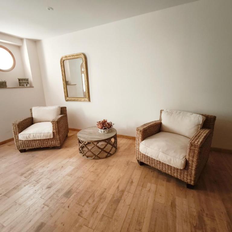VILLA ADOYA Chambre d'hôtes Aigues-Mortes intra muros au calme climatisation réversible PISCINE WIFI ascenseur PARKING gratuit - Chambre Supérieure Lit Queen-Size - 7