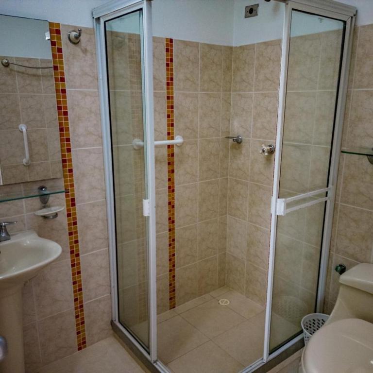 Casa campestre con piscina en Villavicencio - Casa de 4 dormitorios - 10