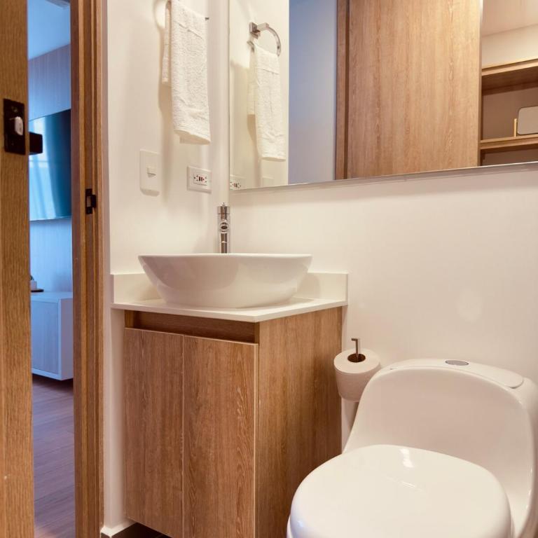 Altura y Confort en Envigado - Three-Bedroom Apartment - 9