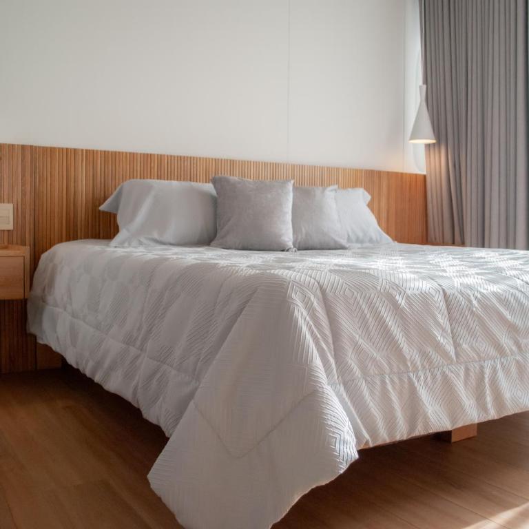 Altura y Confort en Envigado - Three-Bedroom Apartment - 2