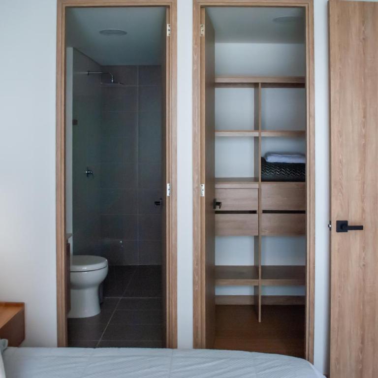Altura y Confort en Envigado - Three-Bedroom Apartment - 8