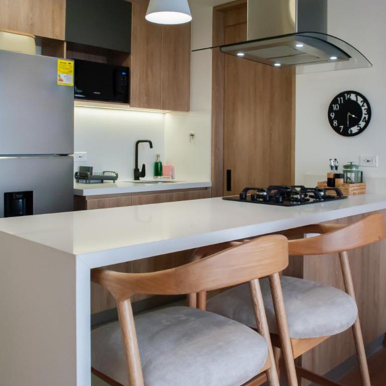 Altura y Confort en Envigado - Three-Bedroom Apartment - 18
