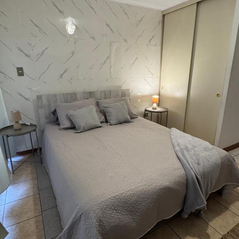 Departamento, cerca de Movistar arena, con parking de reserva en el edificio, dos estaciones de metro a pasos, y locomoción a la puerta - Apartamento de 1 dormitorio - 2