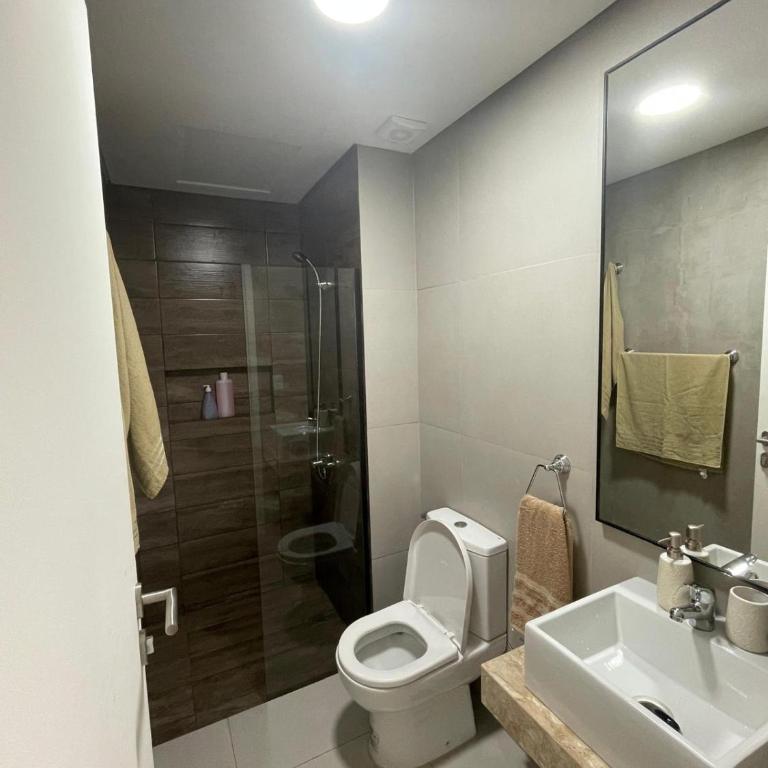 Monoambiente p3 personsas a pasos de Av Sta Teresa Asuncion, con balcon y Gran vista - One-Bedroom Apartment - 20