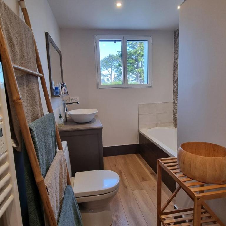 Maison rénovée 2023 proche plage, Arzon, 10 pers, jardin, wifi - FR-1-775-30 - Maison de Vacances - 12