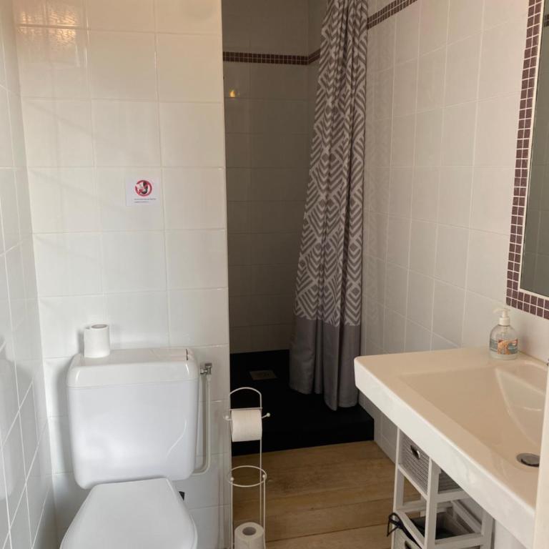 Les 4 flocons, Gerardmer centre, à 100m du lac, avec PISCINE , wifi, parking, jardin - Appartement 1 Chambre - Non-Fumeurs - 2