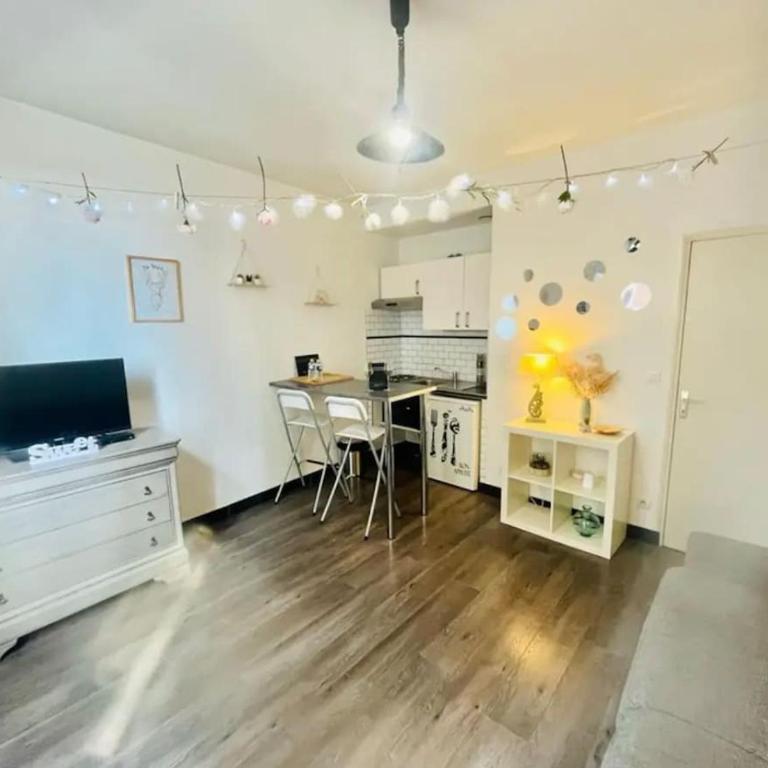 Coquebert studio confortable proche centre ville - Appartamento con 1 Camera da Letto - 1