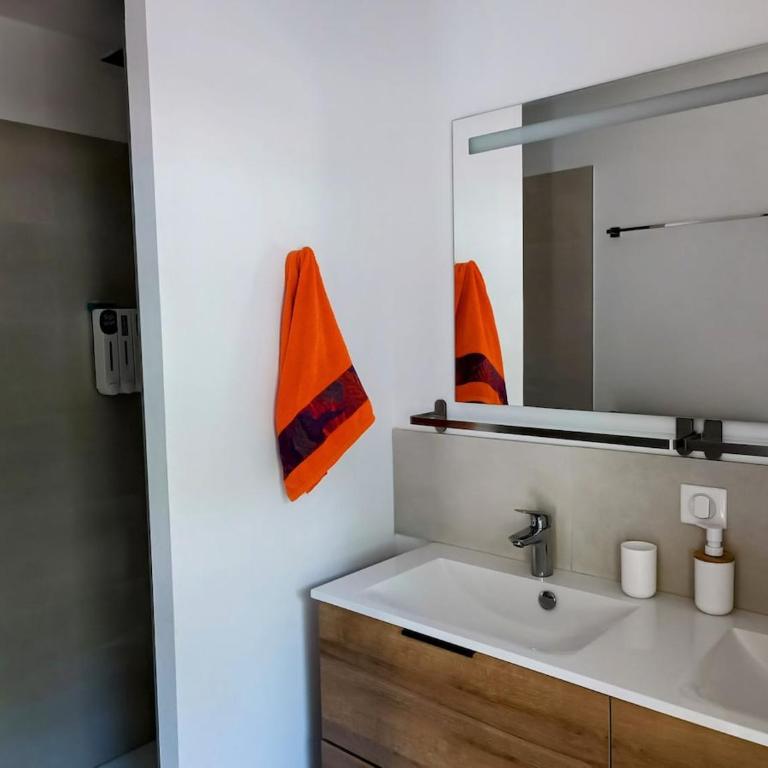 Ville au calme en Provence, piscine privée, spa jeux, proche Ventoux - Villa - 14