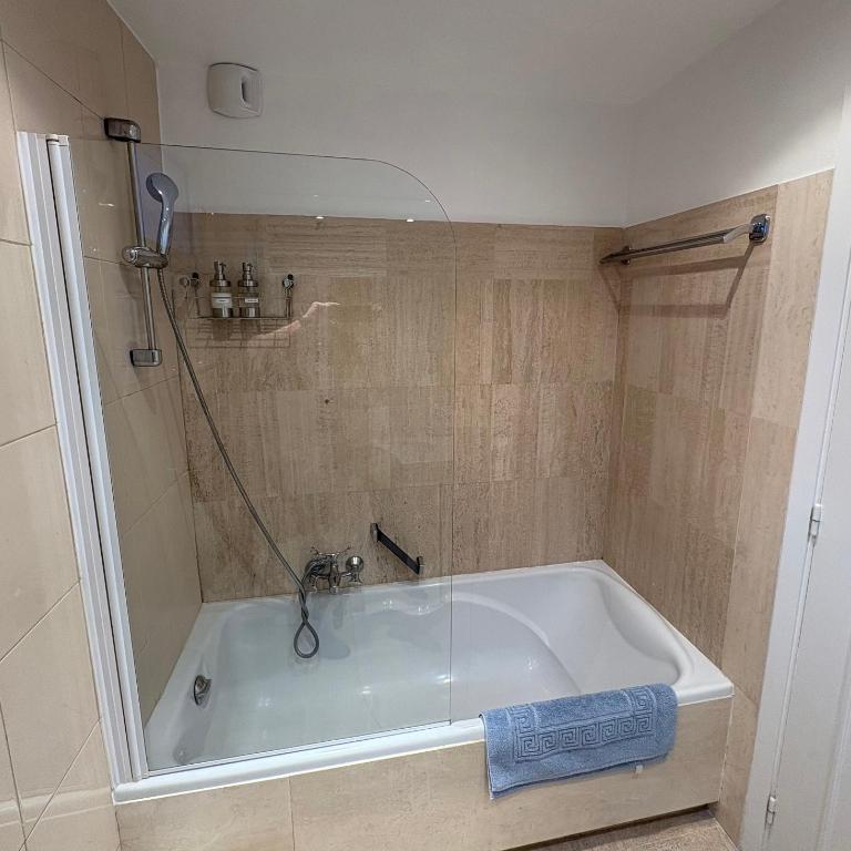 Appartement vue & front de mer, piscines, 55M2 2Pièces - Apartment mit 1 Schlafzimmer - 9