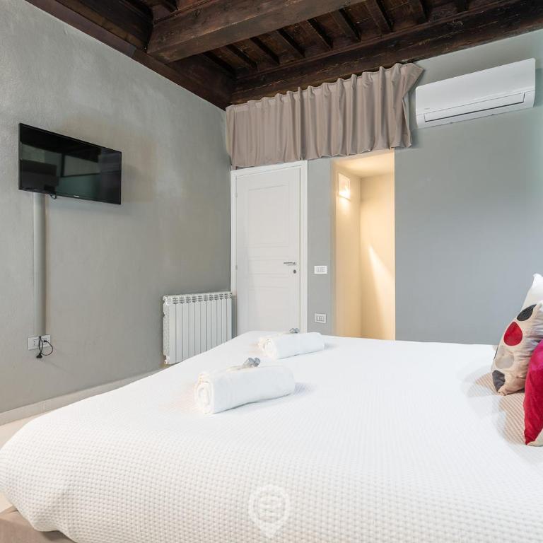 Amo Castle Rooms - Double Room with Private Bathroom - 2