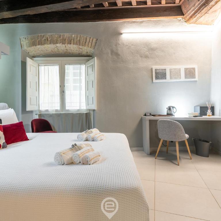 Amo Castle Rooms - Double Room with Private Bathroom - 4