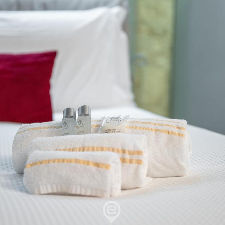 Amo Castle Rooms - Double Room with Private Bathroom - 3