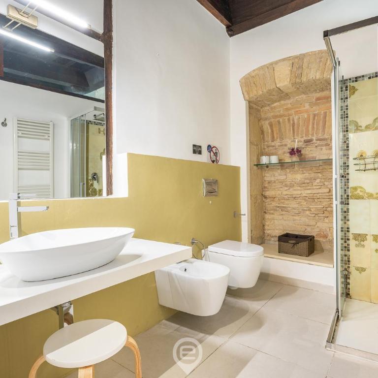 Amo Castle Rooms - Double Room with Private Bathroom - 8