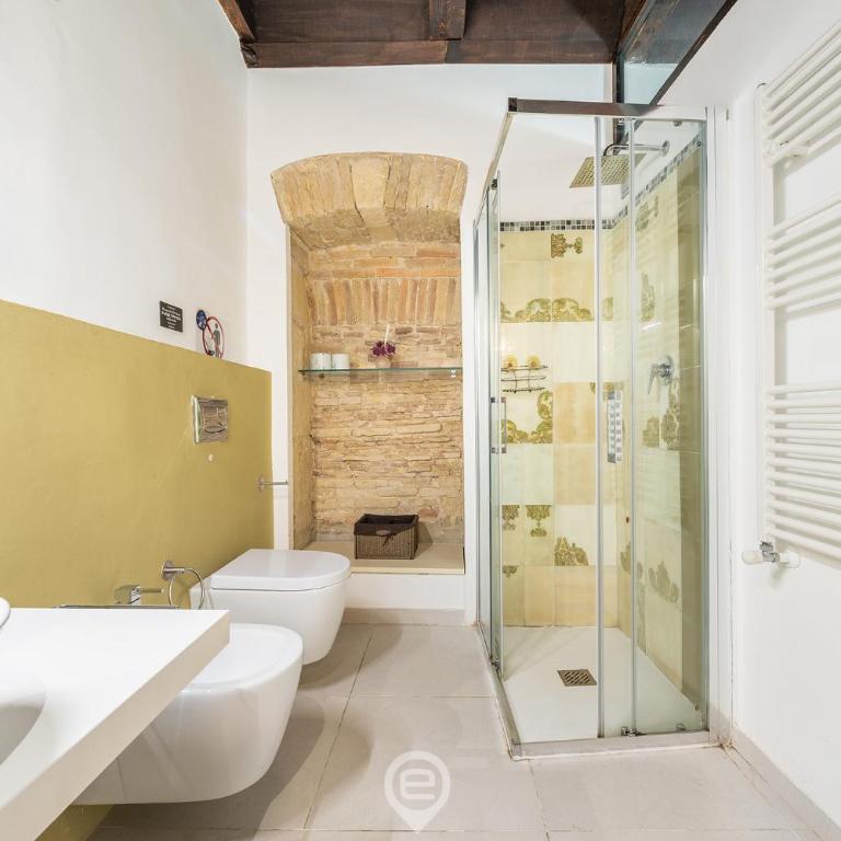 Amo Castle Rooms - Double Room with Private Bathroom - 6