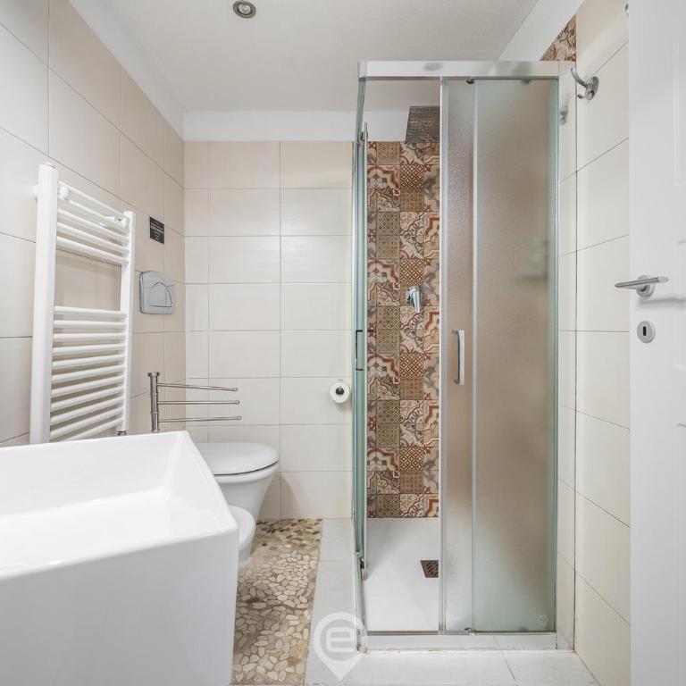 Amo Castle Rooms - Single Room with Private Bathroom - 6