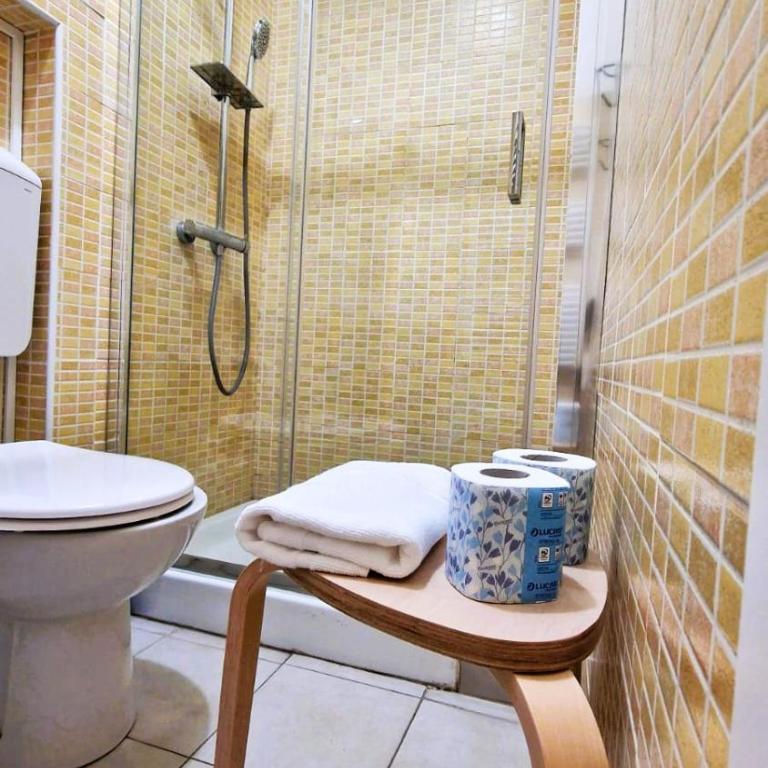 B&B ONE - Triple Room with Private Bathroom - 23