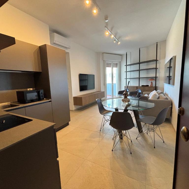 CN018 - Cesenatico, elegante quadrilocale fronte mare con posto auto - Appartamento con 3 Camere da Letto - 1
