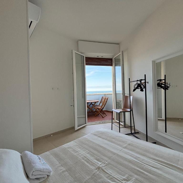 CN018 - Cesenatico, elegante quadrilocale fronte mare con posto auto - Appartamento con 3 Camere da Letto - 18