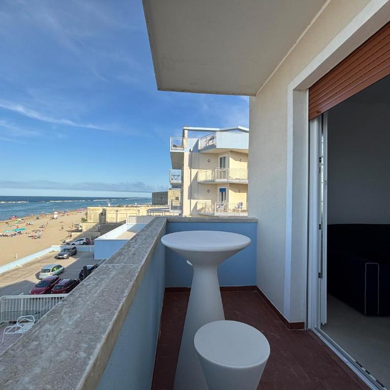 CN018 - Cesenatico, elegante quadrilocale fronte mare con posto auto - Appartamento con 3 Camere da Letto - 4