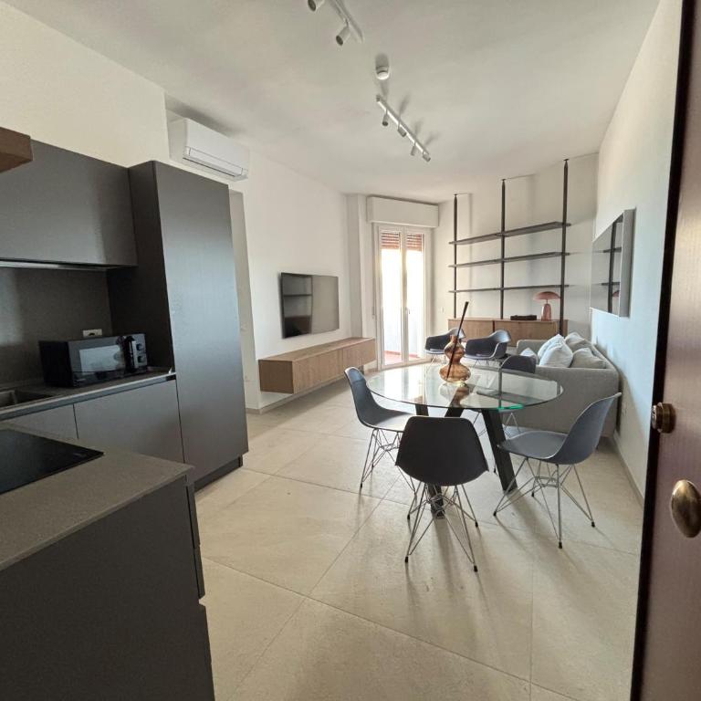 CN018 - Cesenatico, elegante quadrilocale fronte mare con posto auto - Appartamento con 3 Camere da Letto - 5
