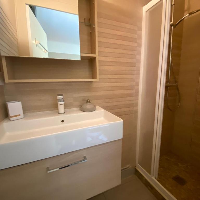 Villa avec Piscine Intérieure, 5 Chambres, Proche Plage et Commerces à Arcachon - FR-1-374-220 - Villa - 11